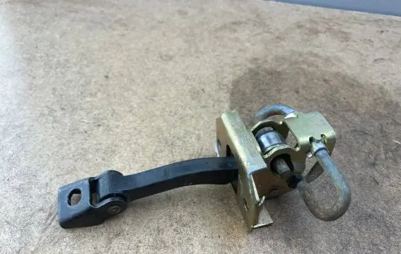 BMW 3 E46 Front door check strap stopper 8160959 51218160959