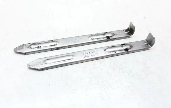 Volvo V70 Headlight/headlamp mounting bracket 30678340
