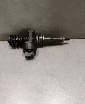 Skoda Octavia Mk2 (1Z) Fuel injector 038130073AG 0414720215