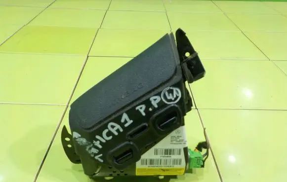 Mercedes-Benz E C207 W207 Seat airbag 610544600 XP46