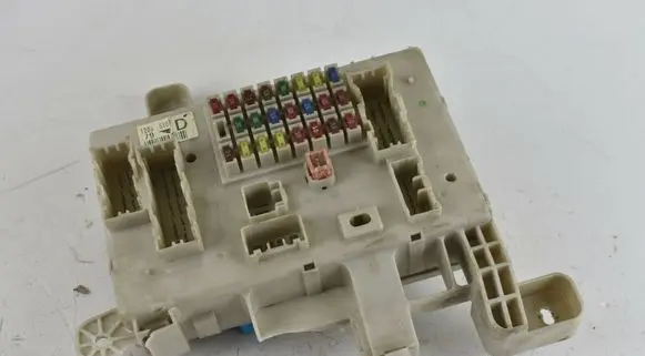 Toyota Land Cruiser (J120) Fuse box set