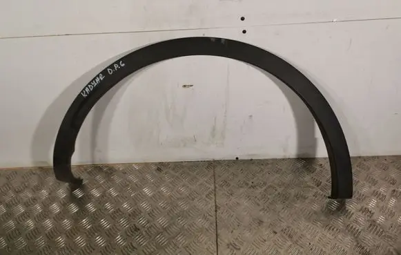 Rear fender molding trim