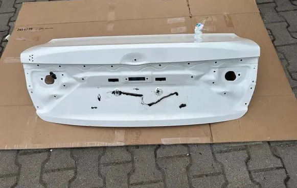 Toyota Avensis T270 Tailgate/trunk/boot lid CSC25451