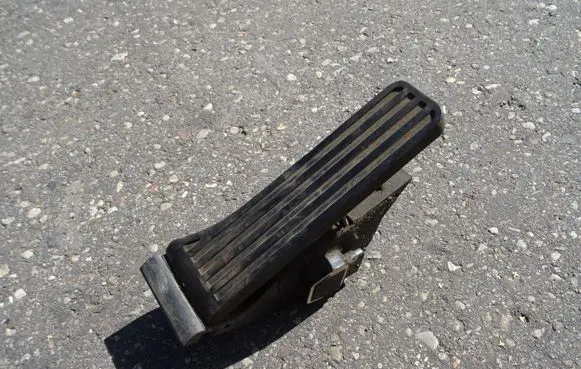 Mercedes-Benz E W212 Accelerator throttle pedal 204300004