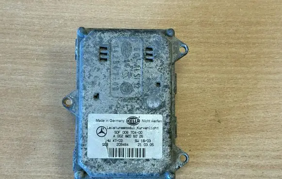 Mercedes-Benz E W211 Headlight ballast module Xenon A0028206026 5DF00870400