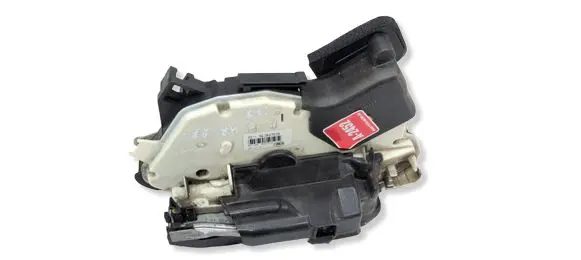 Volkswagen PASSAT B8 Front door lock 5E1837015