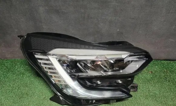 Renault Captur II Headlight/headlamp 01393002 1EX2472 260104095R