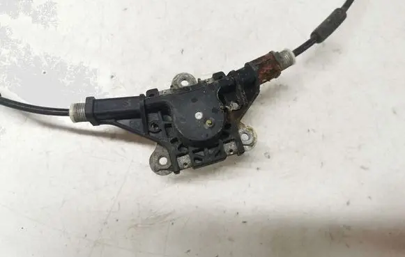 Mazda 5 Rear window lifting mechanism without motor