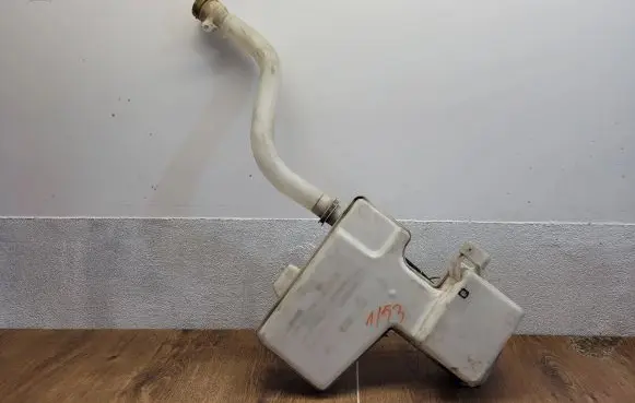 Windshield washer fluid reservoir/tank