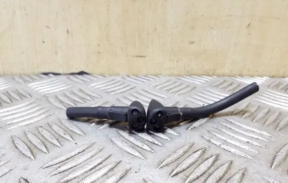 Hyundai Santa Fe Windshield washer spray nozzle 