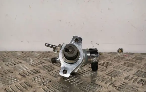Subaru Forester SK Fuel injection high pressure pump 16625AA070