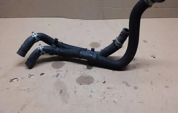 Toyota RAV 4 (XA40) Engine coolant pipe/hose