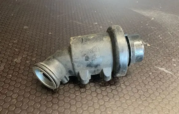 Mercedes-Benz C W204 Intake resonator A6511400087 4011195A 84011195A