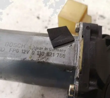 Volvo V70 Front door window regulator motor 0130821760