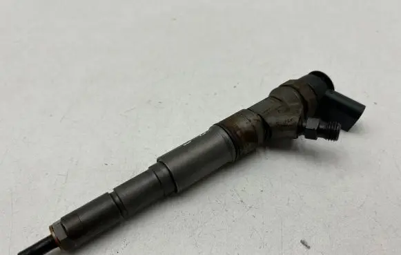 BMW 5 E60 E61 Fuel injector 7794435 0445110209