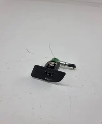 Audi Q2 - USB socket connector 81c035726