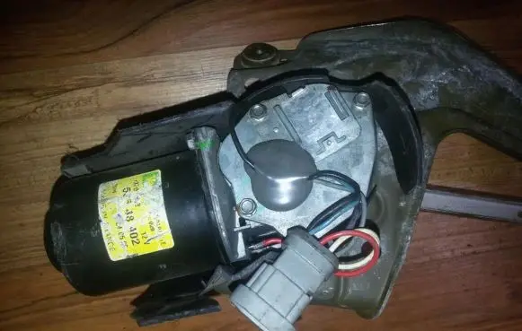 Renault Megane I Wiper motor 53548402