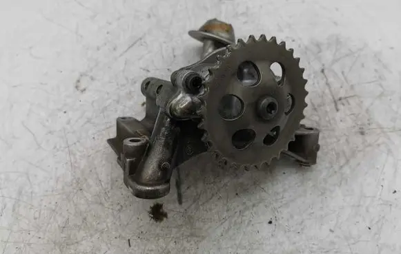 Volkswagen PASSAT B5 Oil pump 00288016 D000203