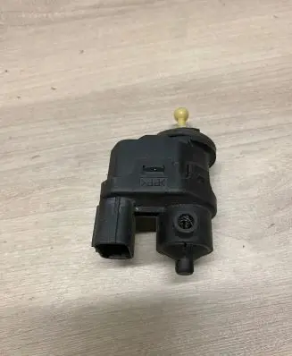 Volkswagen PASSAT B5.5 Headlight level adjustment motor 007878
