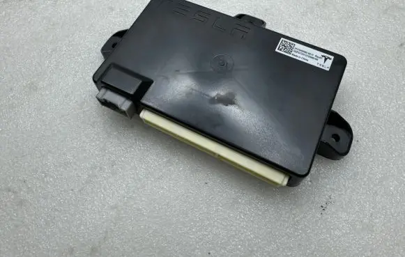 Tesla Model X Door control unit/module 104549000H PGE231270096100