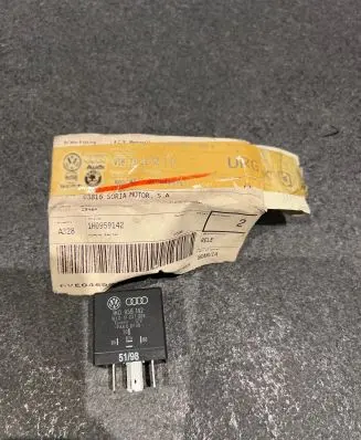 Volkswagen PASSAT B5 Other relay 1H0959142 61237008