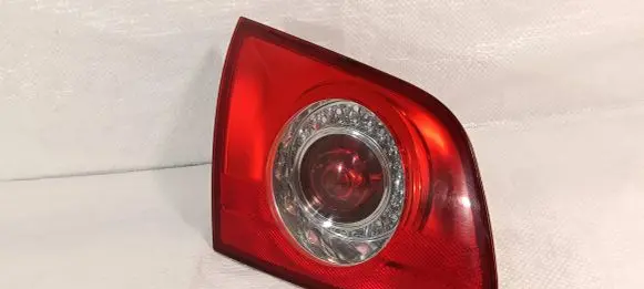 Tailgate rear/tail lights