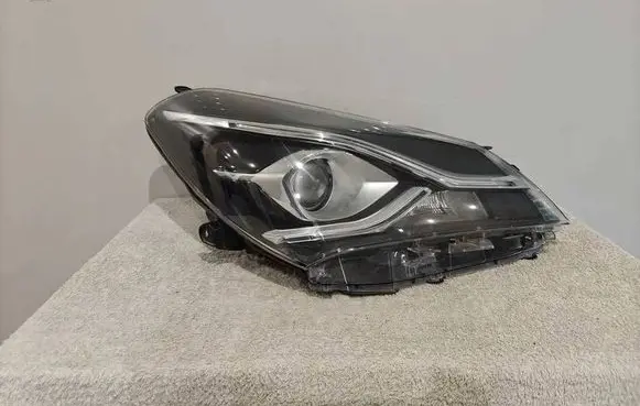 Toyota Yaris Headlight/headlamp