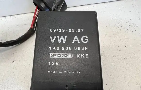 Volkswagen Scirocco Fuel injection pump control unit/module 1K0906093F
