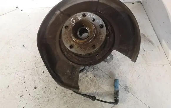 Rear wheel hub