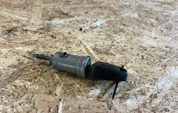 Opel Zafira A Ignition lock 13107754