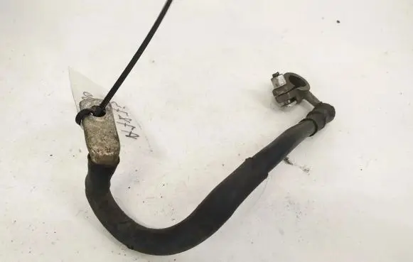 Volkswagen Touran I Positive cable (battery)
