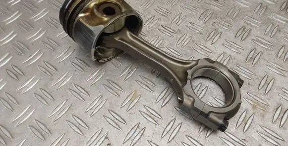 Toyota Verso Piston with connecting rod