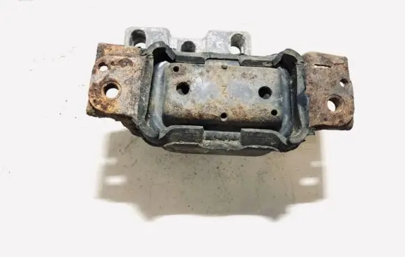 Chrysler Cirrus Engine mount bracket 4573773