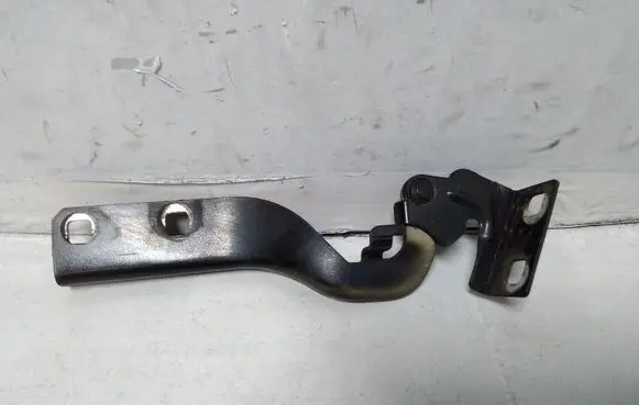 Engine bonnet/hood hinges