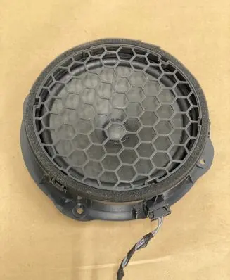 Front door high frequency speaker