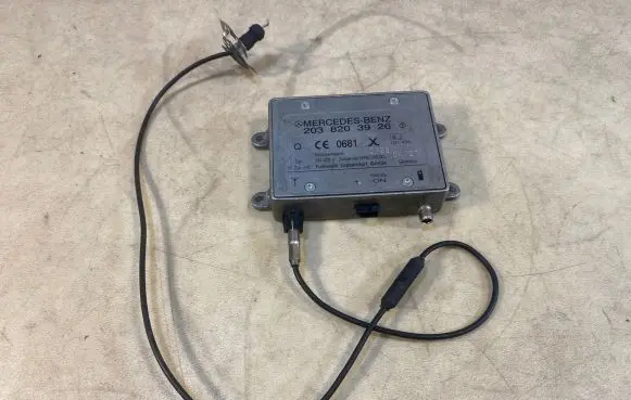 Mercedes-Benz G W461 W463 1st Gen Air suspension control unit module (rear) A2038201785