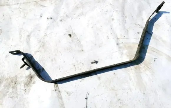 Fuel tank mounting bracket