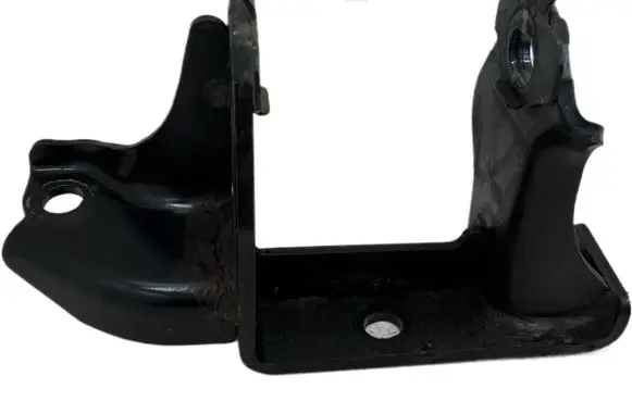 Toyota Avensis T270 Engine mounting bracket