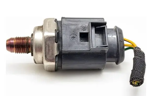 Volkswagen Polo VI Fuel pressure sensor 04C906054C