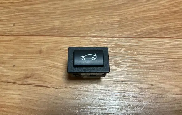 BMW 5 E60 E61 Tailgate opening switch 6921846