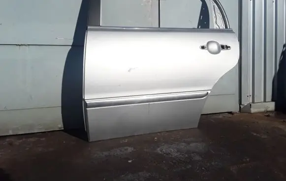 KIA Opirus Rear door