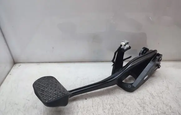 Mercedes-Benz CLA C117 X117 W117 Brake pedal A2462900400 A2462900019