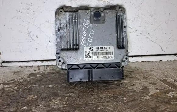 Volkswagen PASSAT B6 Engine control unit/module 06F906056FB 0261S02261