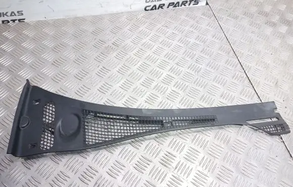BMW 5 E34 Wiper trim 1946126