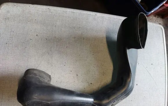 Volkswagen II LT Intake resonator 2D0129521A