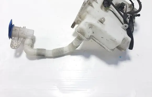 Windshield washer fluid reservoir/tank
