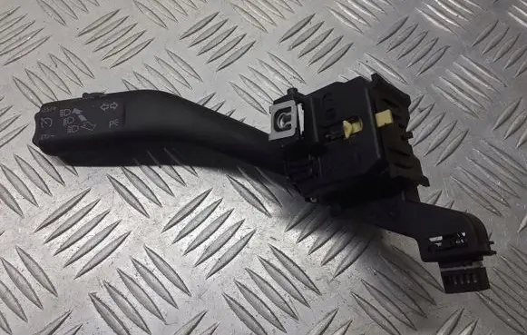 Skoda Octavia Mk2 (1Z) Indicator stalk