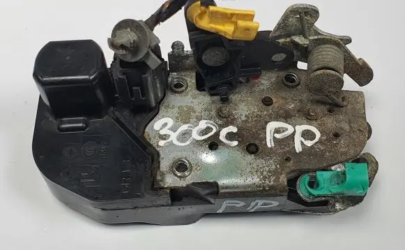 Chrysler 300 - 300C Front door lock