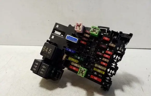 Volkswagen PASSAT B8 Fuse module 5Q0937615C