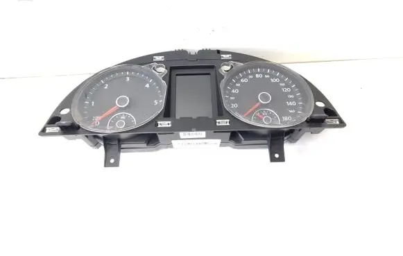 Volkswagen PASSAT CC Speedometer (instrument cluster) 3C8920970L